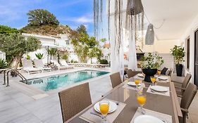 Mikaela'S Pool House